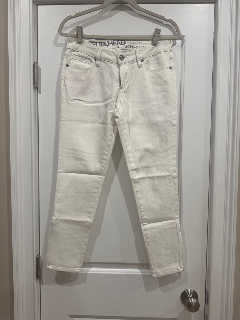 Bullhead White Ankle Zip Crop Skinny Jeans